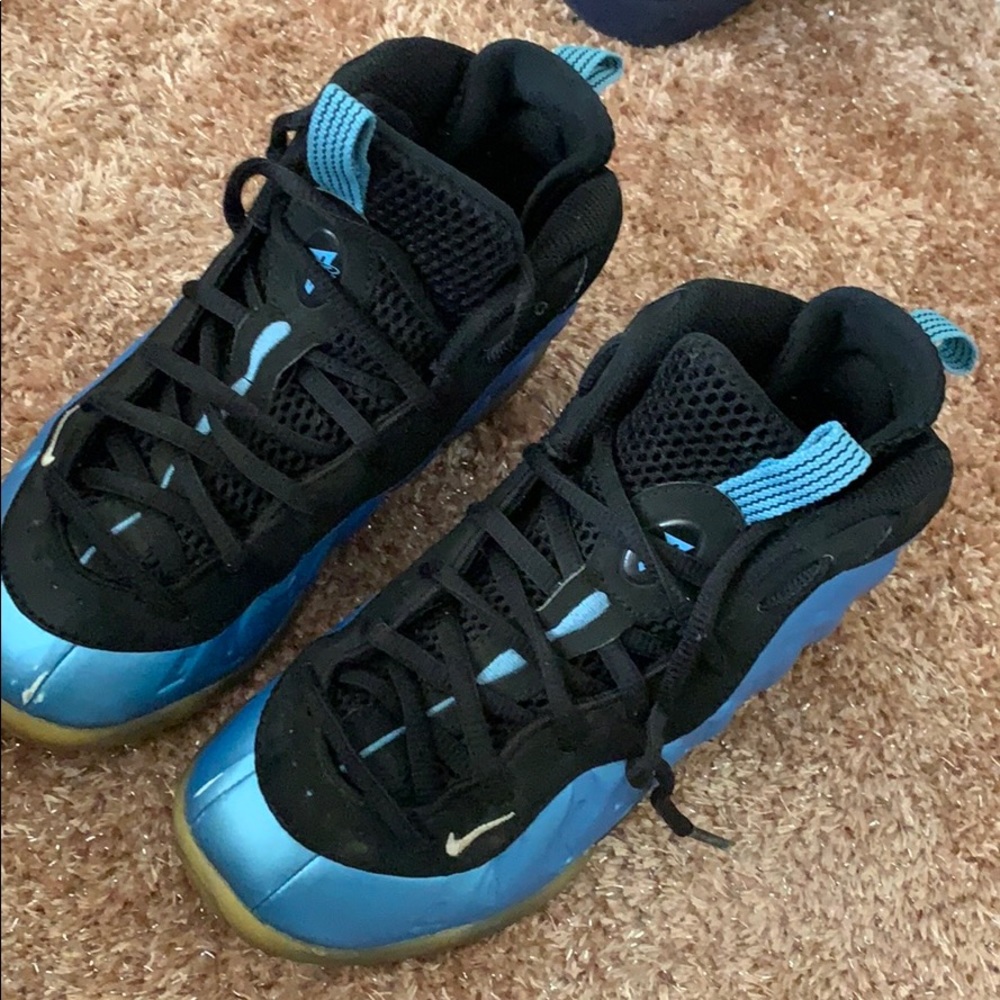 Blue Boys Nike Foam Posit size 1.5Y